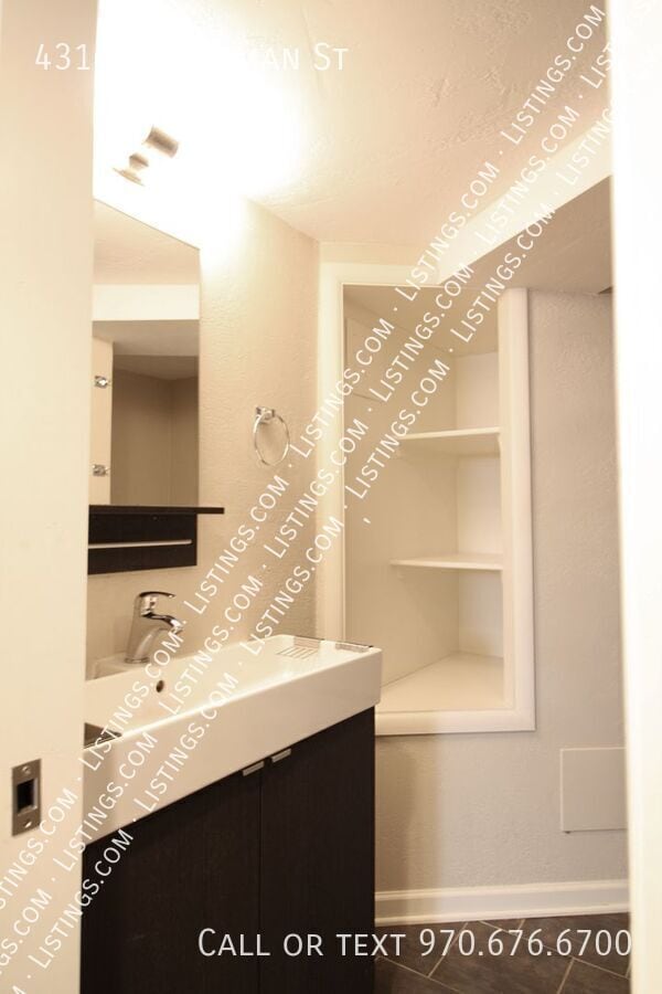 Building Photo - 4310 S Sherman St