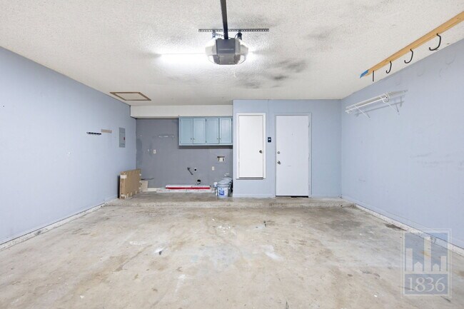 Building Photo - 401 Oakridge Pass
