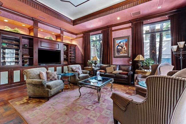 Building Photo - Fully Furnished Single Level Condo Resort LIving