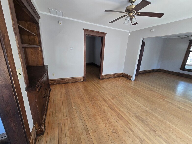 Building Photo - 2937 Fremont Ave N