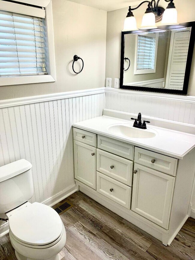 Building Photo - Spacious 4-Bedroom Home in Berkeley – Grea...