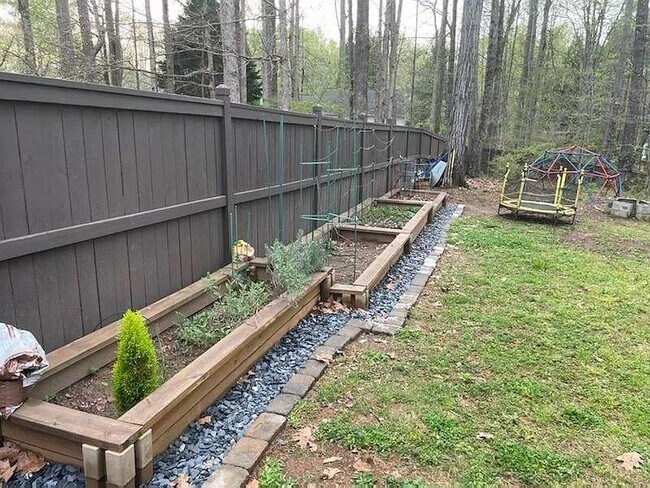 Building Photo - 615 Tammany Pointe