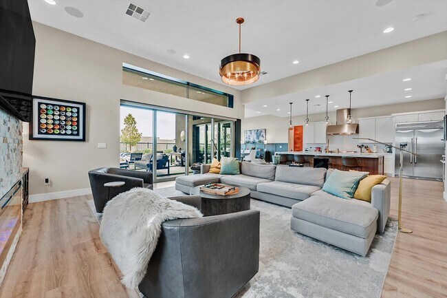 Building Photo - 6690 Interstellar St