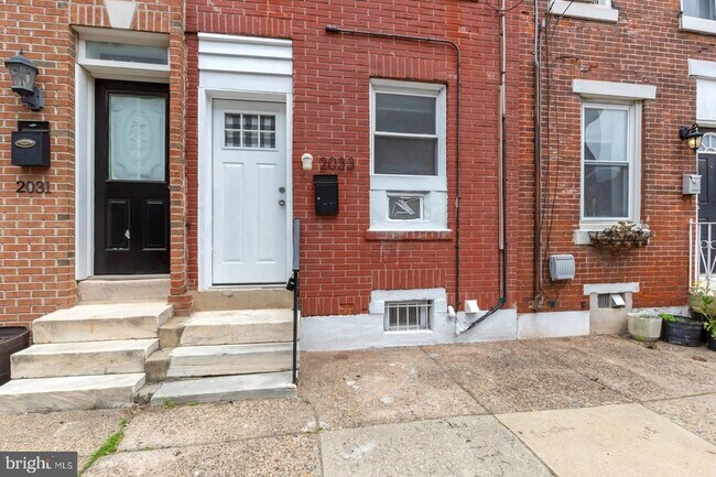 Building Photo - 2033 E Letterly St