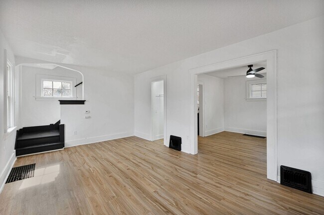 Building Photo - COMING SOON - 3 BEDROOM HOUSE ON SPRING ST