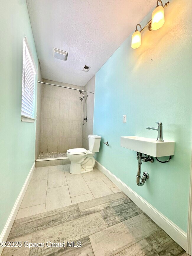 Building Photo - 918 Bluewater Dr