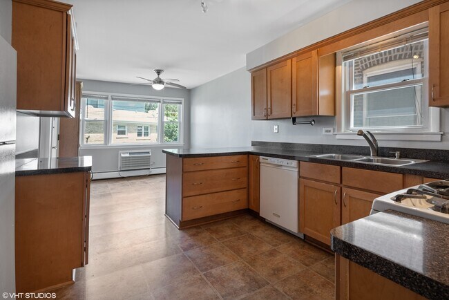 Building Photo - 4912 W Berteau Ave