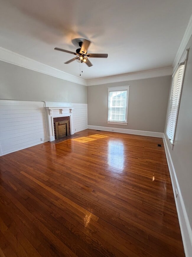 Building Photo - 205 Saluda St