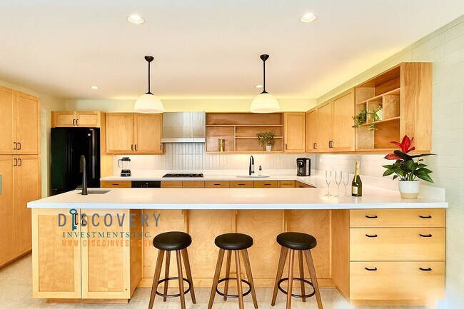 Building Photo - Updated MCM Gem in Adams Point