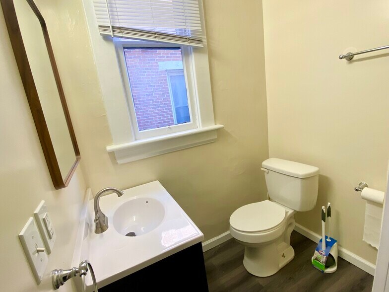 Building Photo - 1374 Neil Ave