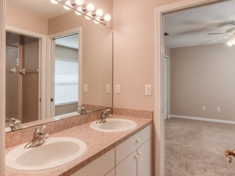 Building Photo - 10508 Canary Isle Dr