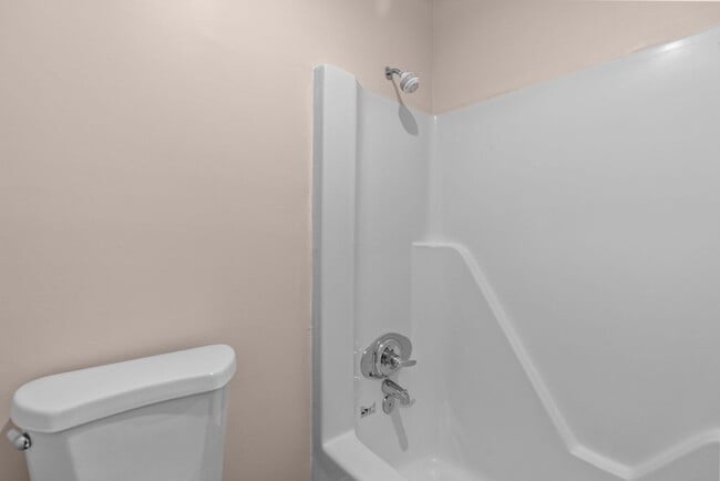 Building Photo - VB Townhouse 3 bedroomReady for quick move in