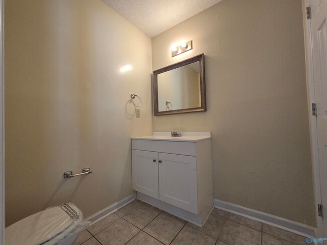 Building Photo - 11539 Jade Ln SE