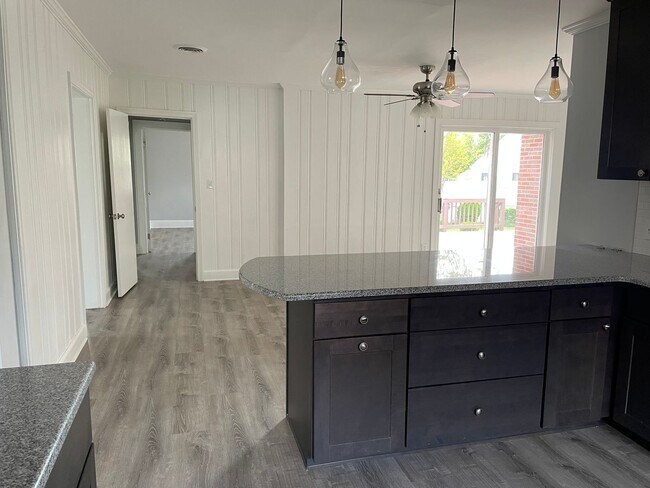 Building Photo - 127 Eggleston Ave
