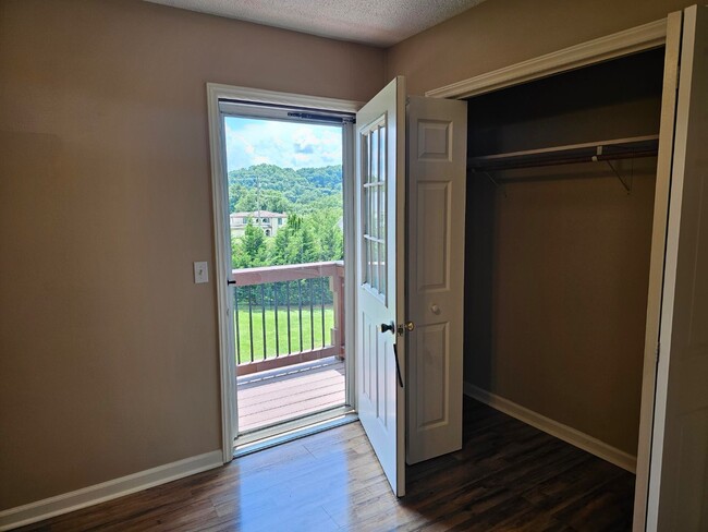 Building Photo - 56 Tulip Grove Cir