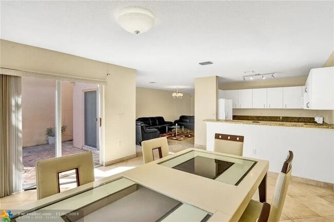 Building Photo - 4050 Eastridge Dr