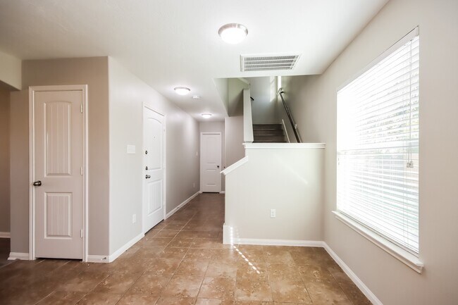 Building Photo - 261 Kellyn Ct
