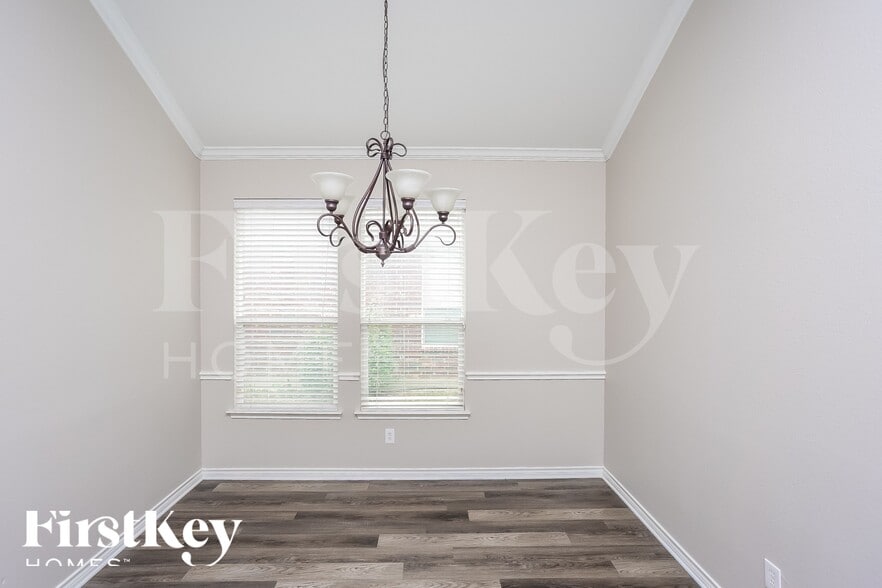 Building Photo - 905 Sheryn Dr