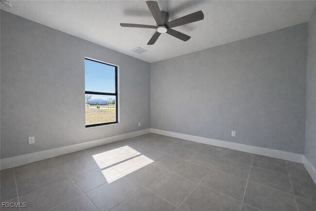 Building Photo - 3545 NW 41st Ave