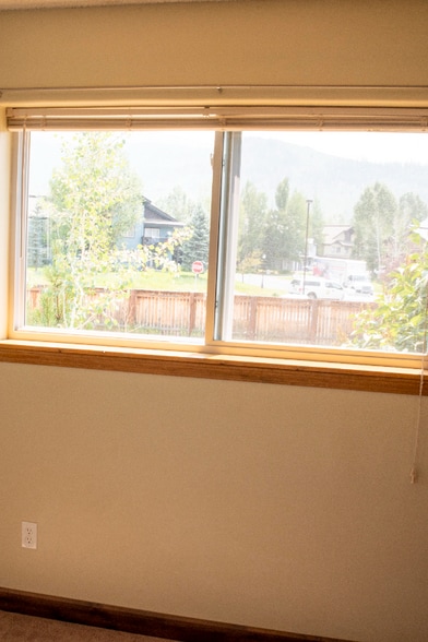 Building Photo - 13 Sparta Plaza