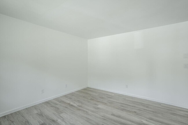 Building Photo - Spacious House in Hixson