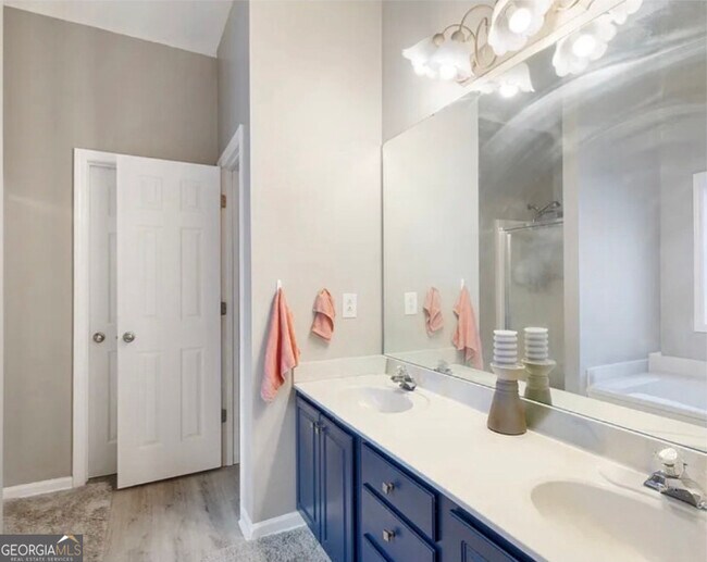 Building Photo - 564 Edgefield Way