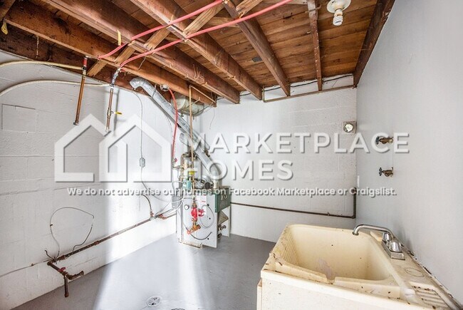 Building Photo - 8220 Jackson Ave