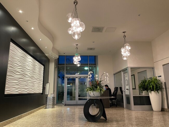 Lobby - 1080 Park Blvd