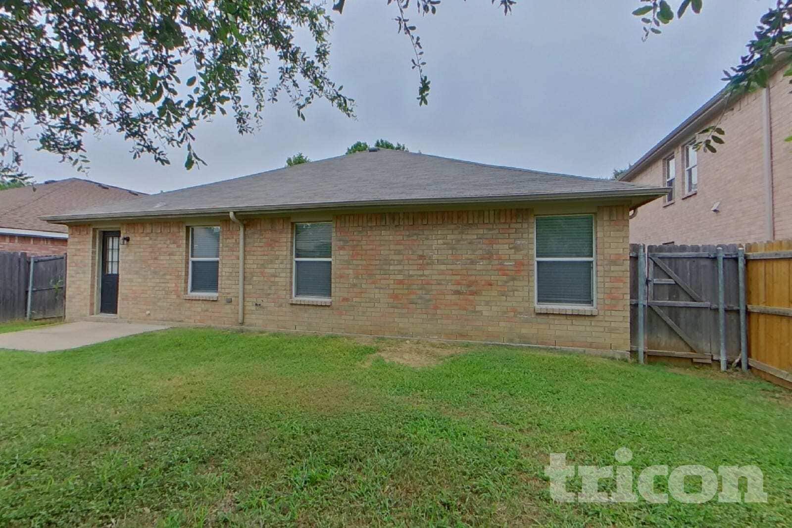 Building Photo - 5423 Sabine Ln