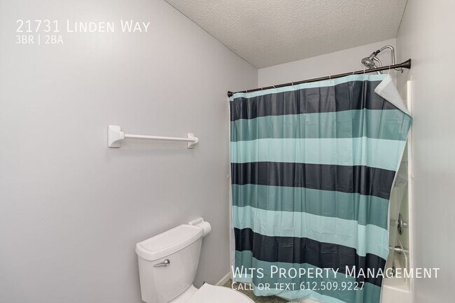 Building Photo - 21731 Linden Way