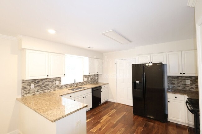 Building Photo - 9713 Pampas Dr