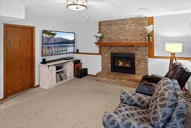 Building Photo - 1222 Saddlebrook Ln