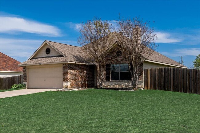 Building Photo - 121 Price Cir
