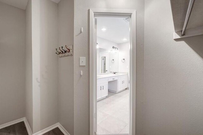 Building Photo - 11428 Bristle Oak Trail