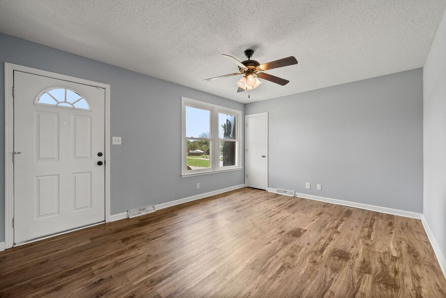 Building Photo - 167 Taft Dr