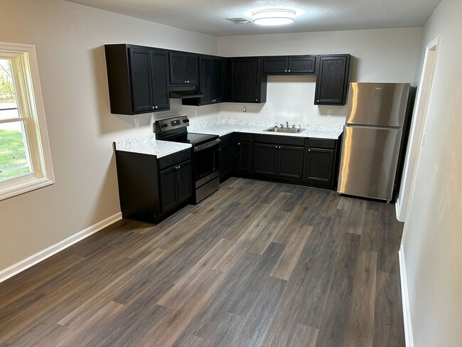 Building Photo - 3 Bedroom Home with Wooded Lot