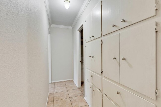 Building Photo - 10407 Button Quail Dr