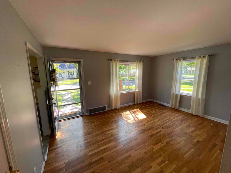 Building Photo - 505 Herrick Park Dr