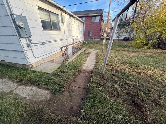 Building Photo - 1245/1247  S 5th Ave - 1247