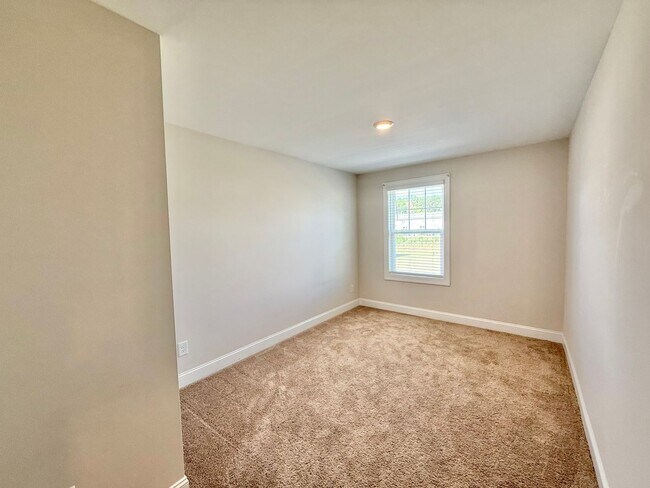 Building Photo - Stunning 3BD, 2.5BA Raleigh Townhome in a ...