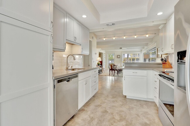 Building Photo - 2000 S Ocean Ln