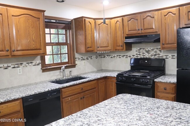 Building Photo - 108 Hawk Ridge Rd