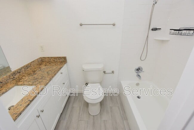 Building Photo - 1035 Fox Lake Dr