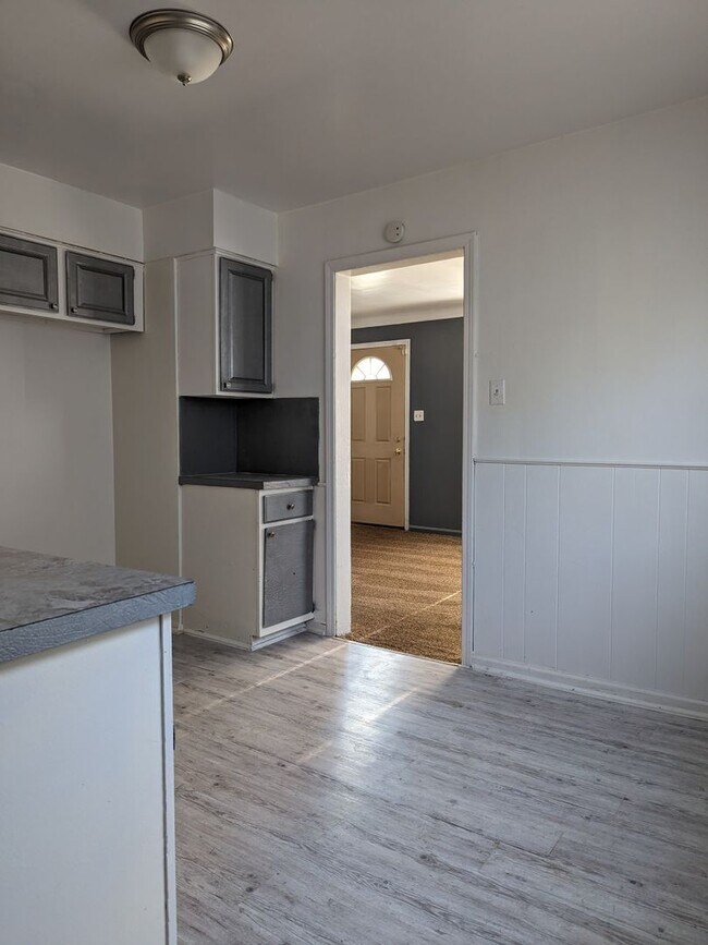 Building Photo - 7501 Lamphere- 3 Bed & 1 Bath FOR RENT