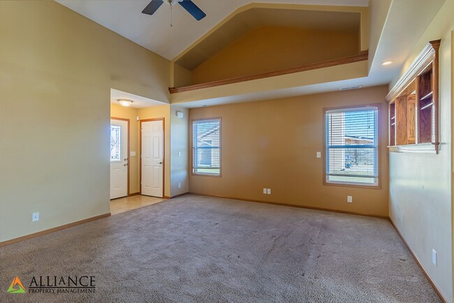 Building Photo - 360° VIRTUAL TOUR ~ Over-sized duplex! Two...