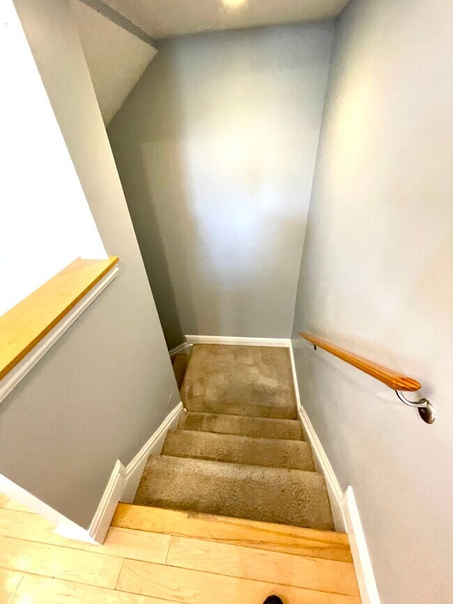 Building Photo - Modern 3-Bedroom 3-Bath  Home for Rent in Mt Washington, Pittsburgh, PA