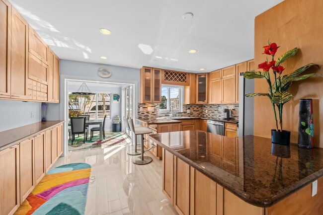 Building Photo - 1024 Bel Air Dr