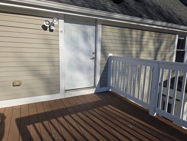 Building Photo - 3 Pearl St