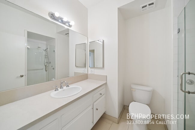 Building Photo - 333 S Elm Dr