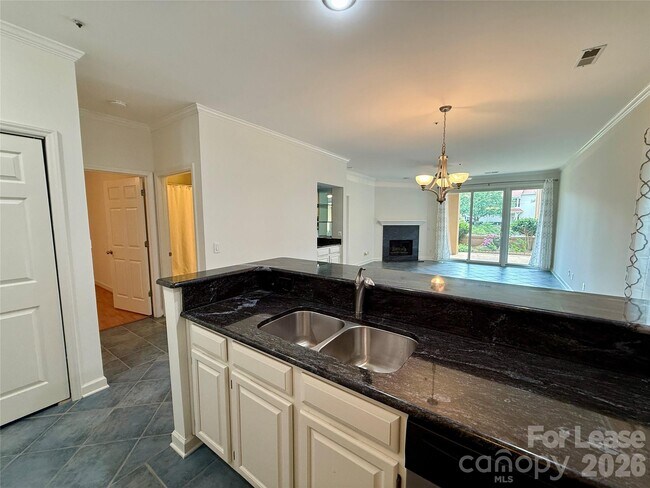 Building Photo - 18009 Kings Point Dr